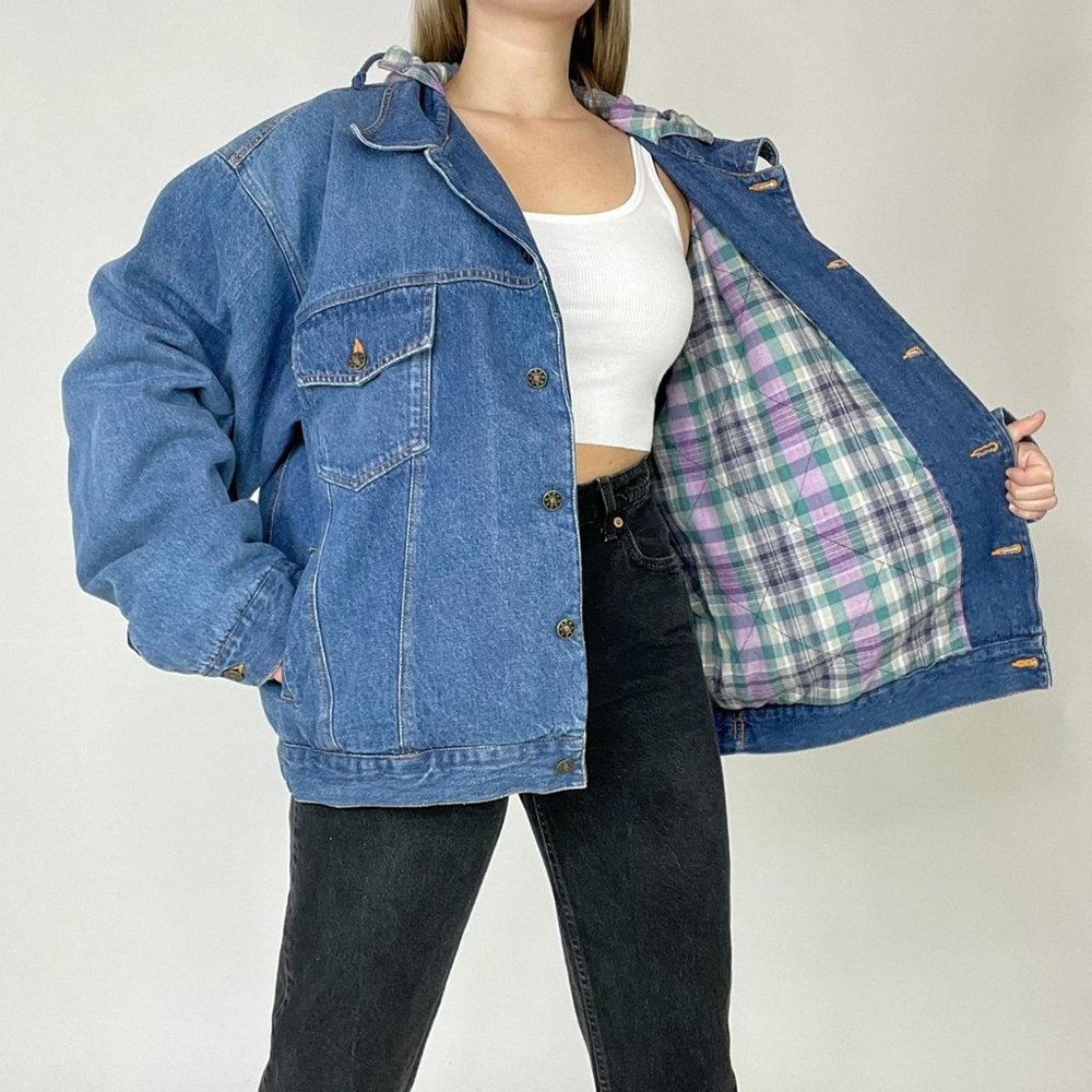 Vintage 90s denim jacket with a quilted plaid interior lining and hood!